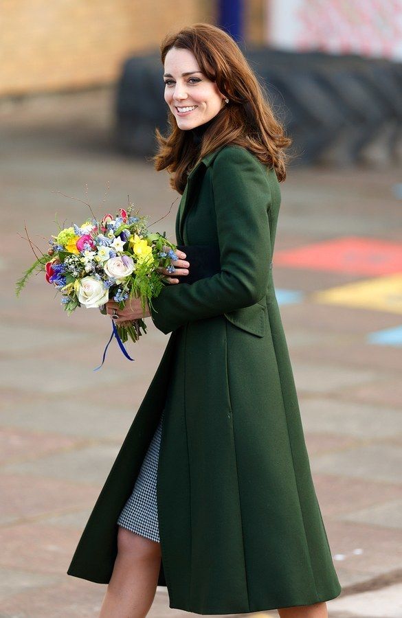 https://image.sistacafe.com/images/uploads/content_image/image/242571/1478082721-kate-middleton-year-in-fashion-ss02.jpg