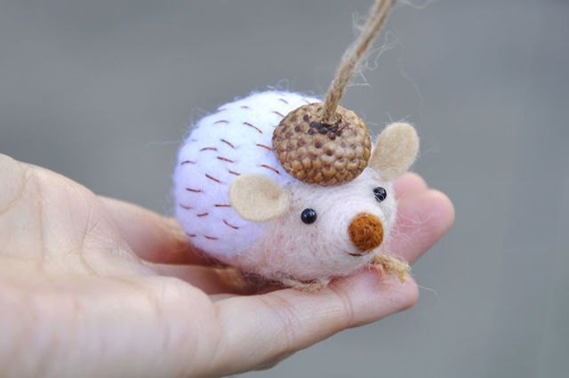 1478153774 i make tiny berets for my needle felted animal ornaments 581827e3d6327  880