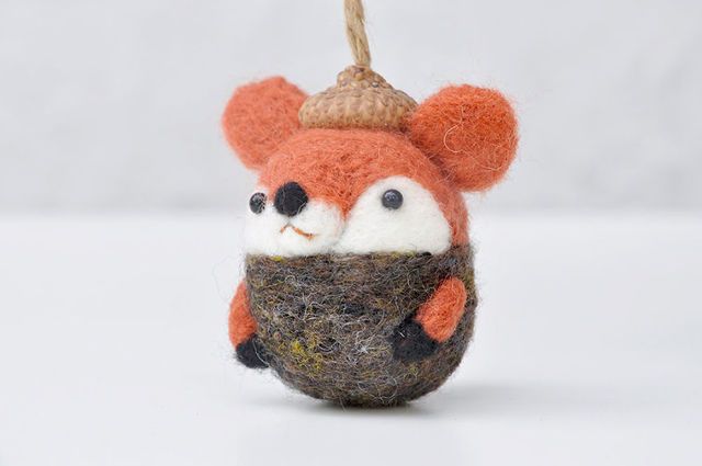 1478153791 i made tiny berets for my needle felted animal ornaments 5819b42dc538a  880