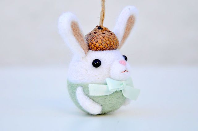 1478153889 i made tiny berets for my needle felted animal ornaments 5819b397e2ba6 880