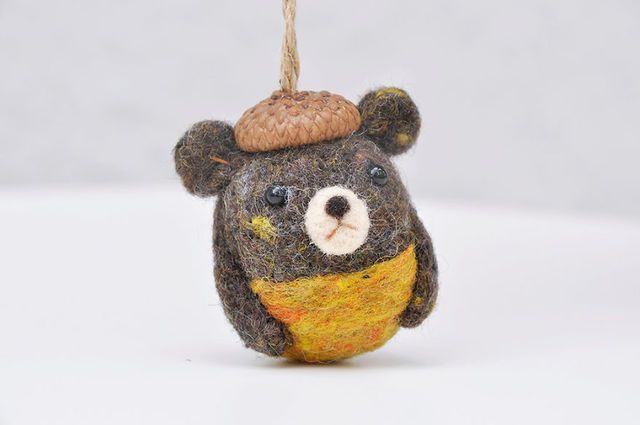 1478153935 i made tiny berets for my needle felted animal ornaments 5819b42b6c576  880