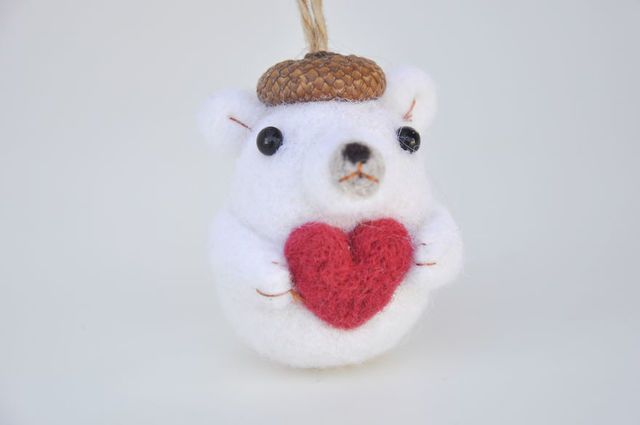 1478154008 i make tiny berets for my needle felted animal ornaments 5818280b99be4  880