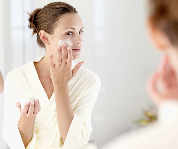 วิธีล้างหน้าให้สะอาดขั้นตอนสุดท้ายด้วย moisturizer