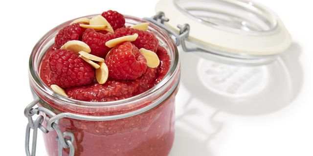 https://image.sistacafe.com/images/uploads/content_image/image/244150/1478239988-gallery-1447703815-1215-ghk-chocolate-raspberry-chia-pudding.jpg