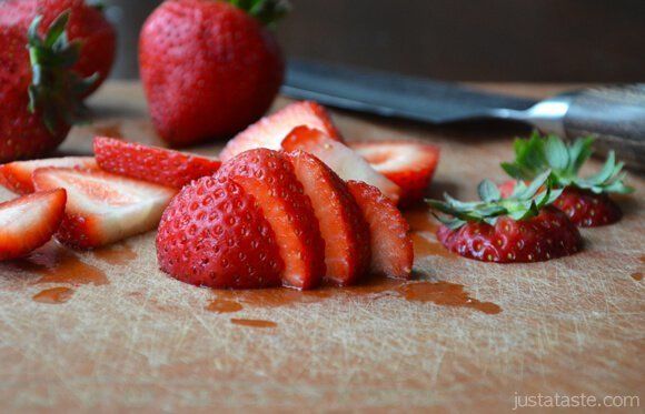https://image.sistacafe.com/images/uploads/content_image/image/244200/1478241698-Sliced-Strawberries_logo.jpg