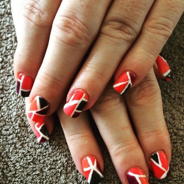 https://image.sistacafe.com/images/uploads/content_image/image/245071/1478364730-Cute-Geometric-Nail-Art.jpg
