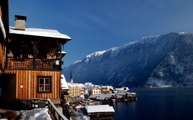 https://image.sistacafe.com/images/uploads/content_image/image/245299/1478441345-WebsitePicture-hallstatt-winter-kirche-friedhof-ort-17.jpg