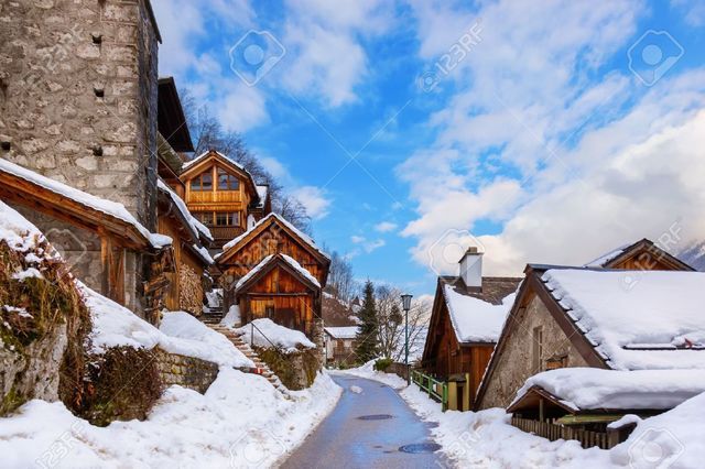 https://image.sistacafe.com/images/uploads/content_image/image/245301/1478441412-17661991-Village-Hallstatt-on-the-lake-Hallstatter-at-winter-Salzburg-Austria-Stock-Photo.jpg