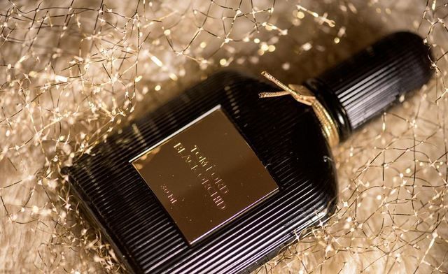 https://image.sistacafe.com/images/uploads/content_image/image/245837/1478500626-Black-Orchid-by-Tom-Ford-Top-10-Best-Selling-Colognes-for-Young-Women-2017.jpg