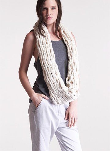 https://image.sistacafe.com/images/uploads/content_image/image/245862/1478502785-ways-to-tie-an-infinity-scarf.jpg