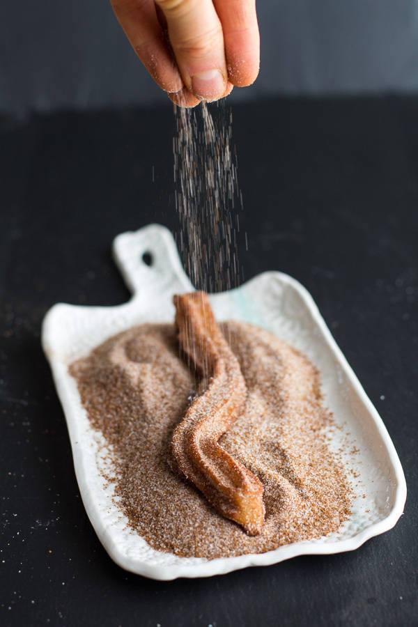 https://image.sistacafe.com/images/uploads/content_image/image/24825/1438851734-Mexican-Beer-Spiked-Churros-with-Chocolate-Dulce-De-Leche-41.jpg