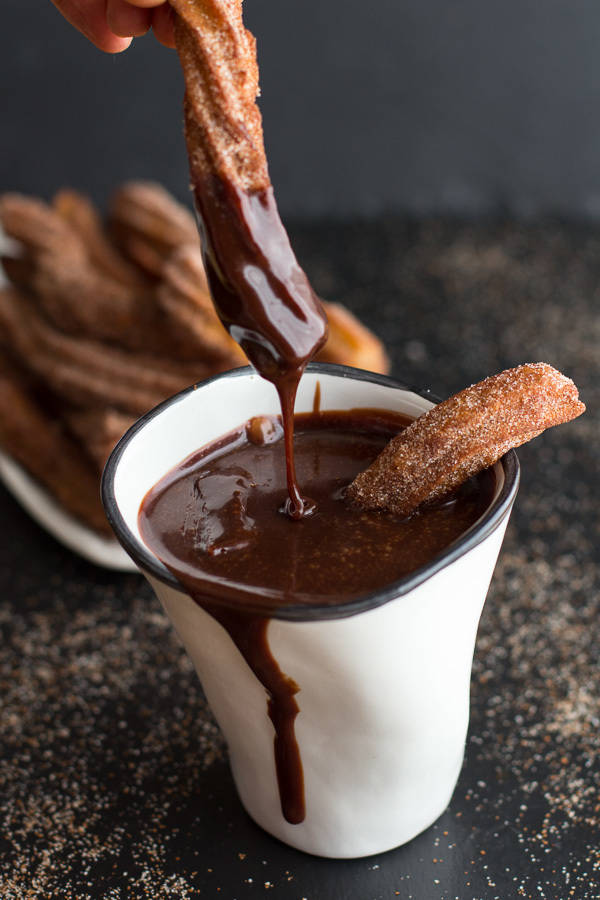 https://image.sistacafe.com/images/uploads/content_image/image/24842/1438853116-Mexican-Beer-Spiked-Churros-with-Chocolate-Dulce-De-Leche-111.jpg