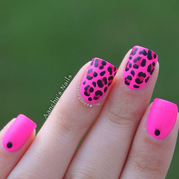 https://image.sistacafe.com/images/uploads/content_image/image/248682/1478839059-Pink-with-leopard-nail-12.jpg