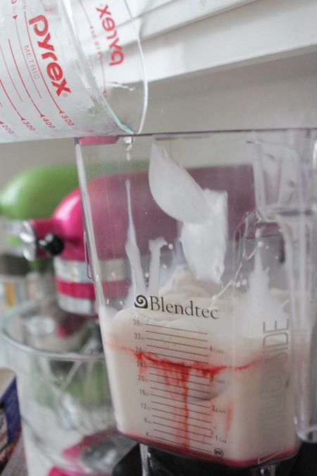 https://image.sistacafe.com/images/uploads/content_image/image/249177/1478936453-Frozen-Strawberry-Milk-Slushy-5.jpg