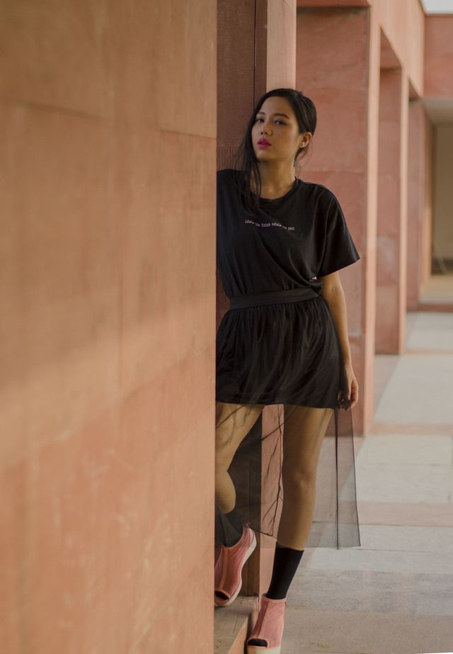 https://image.sistacafe.com/images/uploads/content_image/image/249507/1479041571-Dashesofme-Barnali-Pegu-How-to-wear-a-see-through-skirt-All-black-See-Through-how-to-wear-black-sheer-skirt-image1.jpg