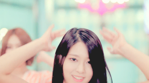 https://image.sistacafe.com/images/uploads/content_image/image/24980/1438916997-aoa-short-hair-gif.gif