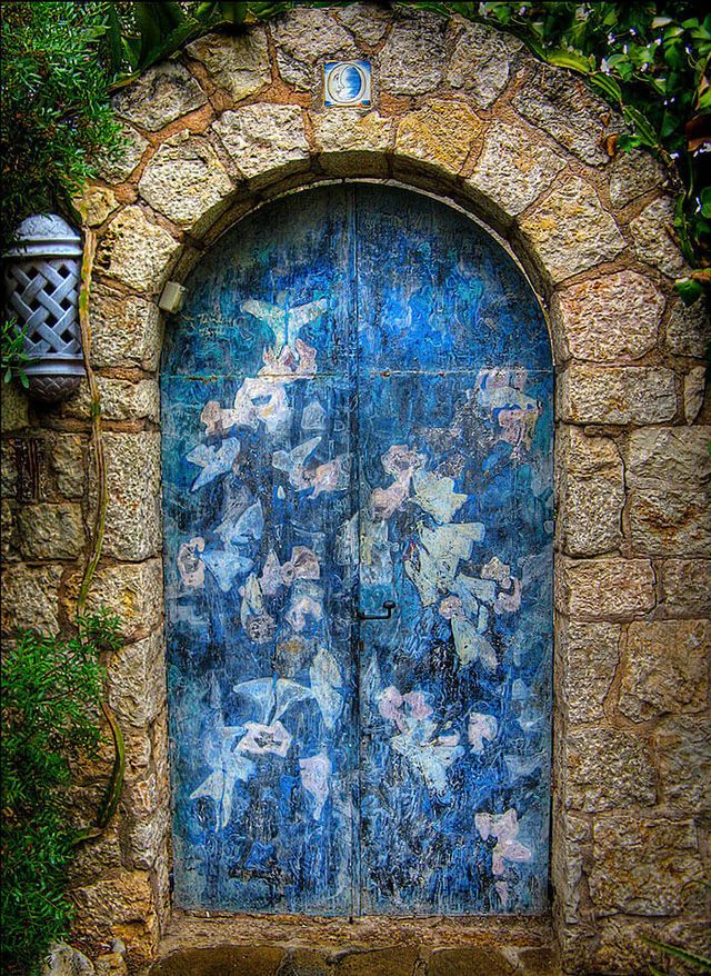 https://image.sistacafe.com/images/uploads/content_image/image/250055/1479136262-beautiful-doors-12-1.jpg