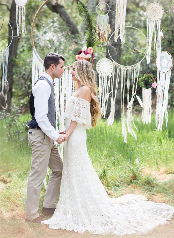 https://image.sistacafe.com/images/uploads/content_image/image/250842/1479262088-bohemian-dreamcatchers-wedding-decor-ideas.jpg
