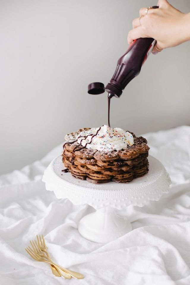 https://image.sistacafe.com/images/uploads/content_image/image/251021/1479276173-ChocMilkshakeWaffle-Nanette-Wong-10.jpg