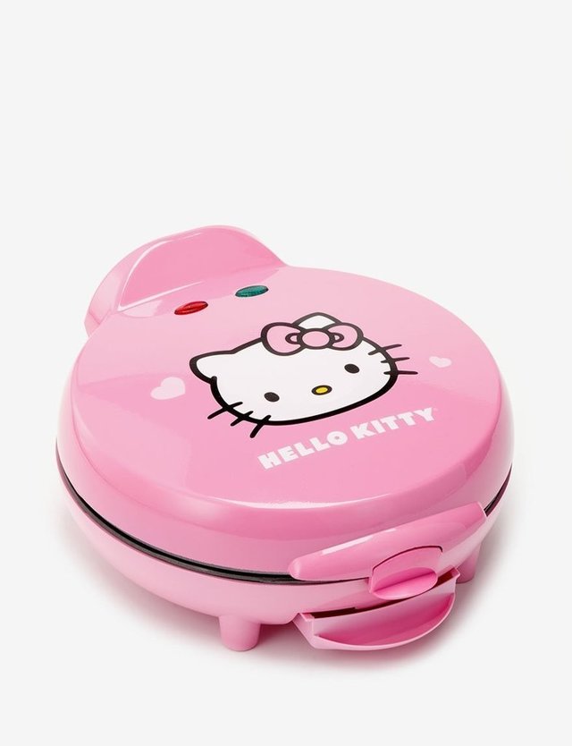 https://image.sistacafe.com/images/uploads/content_image/image/251611/1479362715-Hello-Kitty-Quesadilla-Maker-20.jpg