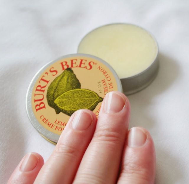 https://image.sistacafe.com/images/uploads/content_image/image/251825/1479386929-burts_bees_lemon_cuticle.jpg