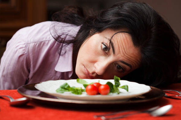1438952449 woman obsessing over diet
