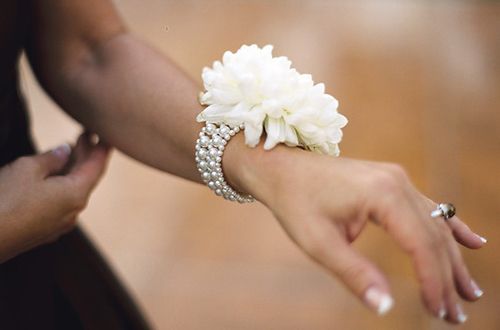 https://image.sistacafe.com/images/uploads/content_image/image/254469/1479825833-corsages-main.jpg