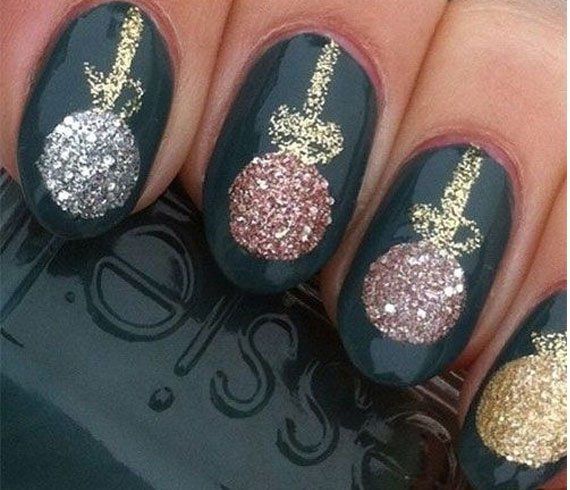https://image.sistacafe.com/images/uploads/content_image/image/255623/1479965959-Christmas-Ornaments-On-Your-Nails.jpg