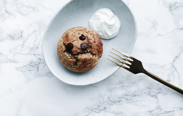 https://image.sistacafe.com/images/uploads/content_image/image/256231/1480147098-Banana_Oat_Greek_Yogurt_Muffins_032716_V016.png