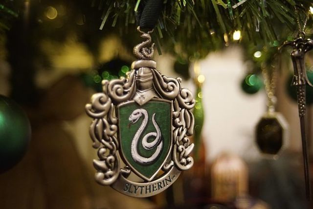https://image.sistacafe.com/images/uploads/content_image/image/258487/1480573680-This-Harry-Potter-Themed-Christmas-Tree-is-a-Feast-for-Potterheads-583e864c889d2__700.jpg