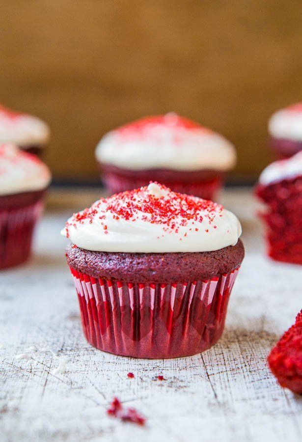 https://image.sistacafe.com/images/uploads/content_image/image/258528/1480580508-Red-Velvet-Cupcakes-Vanilla-Cream-Cheese-Frosting.jpg