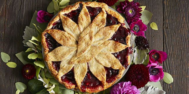 https://image.sistacafe.com/images/uploads/content_image/image/258893/1480660416-gallery-1445889666-ghk-1115-very-berry-apple-pie.jpg