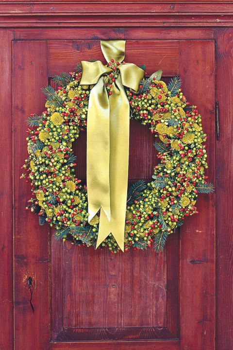 https://image.sistacafe.com/images/uploads/content_image/image/259699/1480912804-gallery-550040dd01318-ghk-christmas-wreath-craft-decorate-green-flowers-s2.jpg