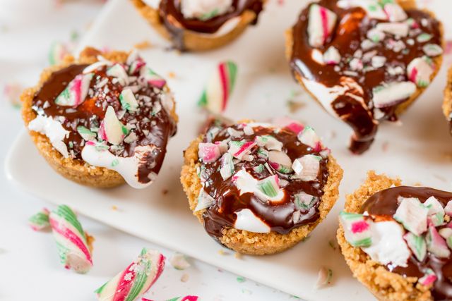 https://image.sistacafe.com/images/uploads/content_image/image/259774/1480916816-Peppermint-Smores-Finished-wide-2.jpg