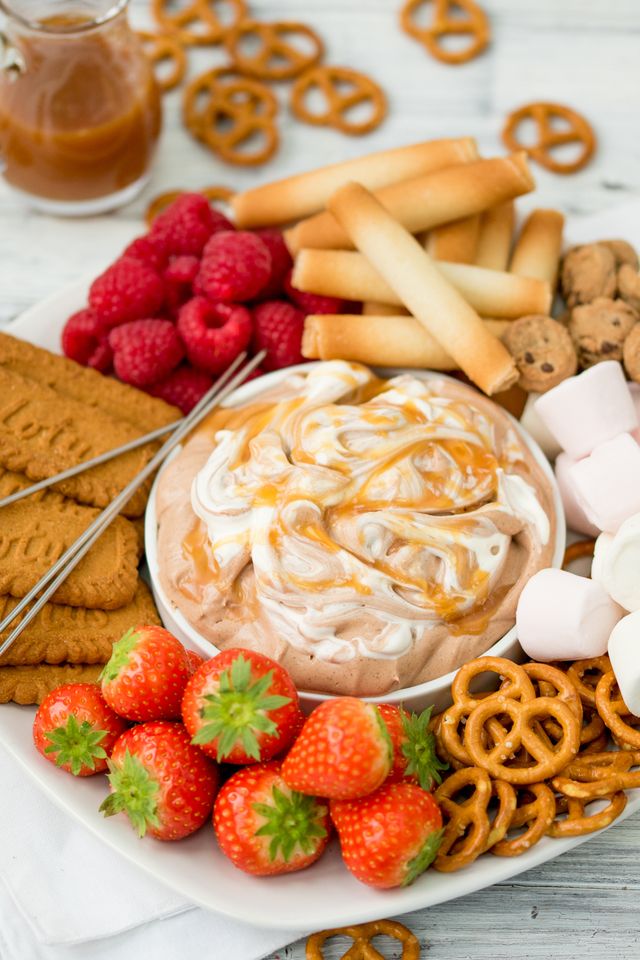 https://image.sistacafe.com/images/uploads/content_image/image/260401/1481003331-Salted-Caramel-Hot-Chocolate-Dip-finished-tall-3.jpg