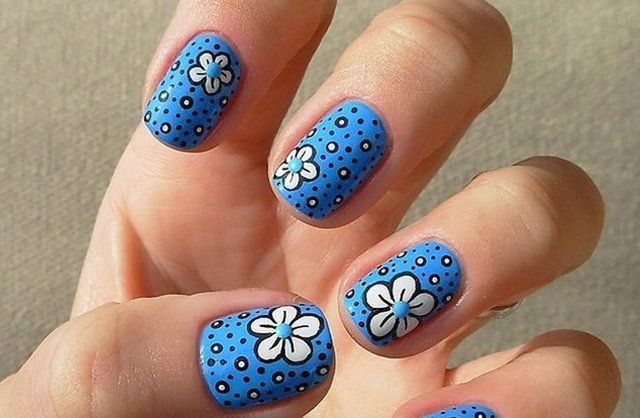 https://image.sistacafe.com/images/uploads/content_image/image/261020/1481094725-Blue-Flower-Power-Nail-Art.jpg