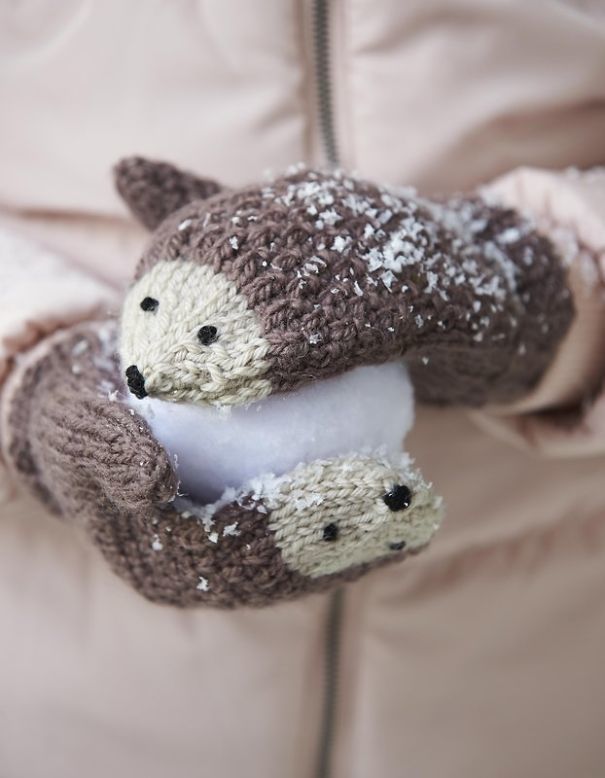 https://image.sistacafe.com/images/uploads/content_image/image/262178/1481260194-winter-knit-gift-ideas-keep-warm-hats-mittens-slippers-54-58259e5147cb8__605.jpg