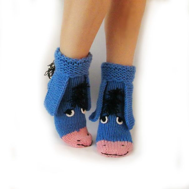 https://image.sistacafe.com/images/uploads/content_image/image/262204/1481261000-winter-knit-gift-ideas-keep-warm-hats-mittens-slippers-53-58259e4f80d2d__605.jpg