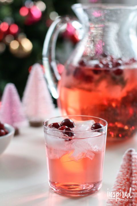https://image.sistacafe.com/images/uploads/content_image/image/262359/1481266746-gallery-1479916583-holiday-punch-recipe-711x1024.jpg