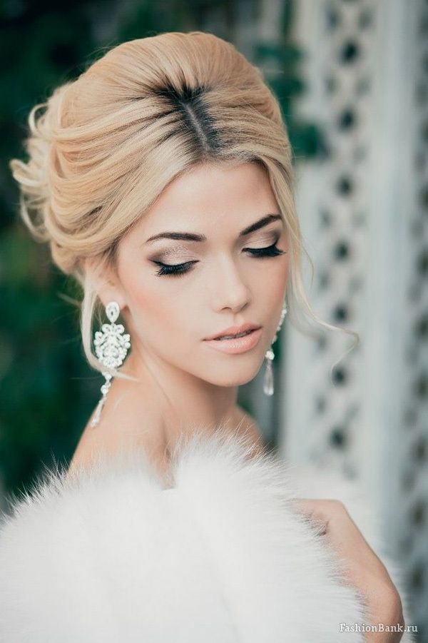 https://image.sistacafe.com/images/uploads/content_image/image/262563/1481279870-smokey-eye-and-nude-lip-bridal-makeup-looks.jpg