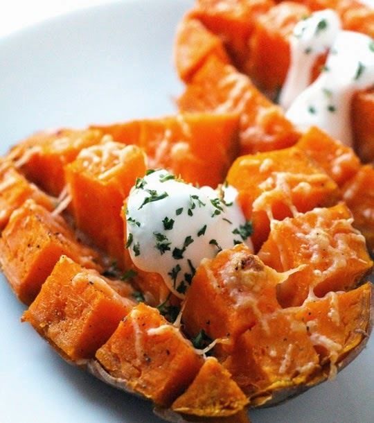 https://image.sistacafe.com/images/uploads/content_image/image/263150/1481413124-quick-baked-sweet-potatoes.jpg