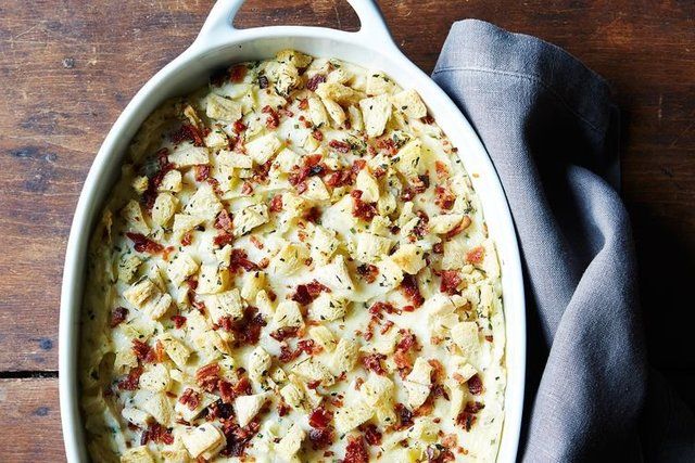 https://image.sistacafe.com/images/uploads/content_image/image/263697/1481518748-Cheesy-Potato-Bacon-Brown-Betty.jpg