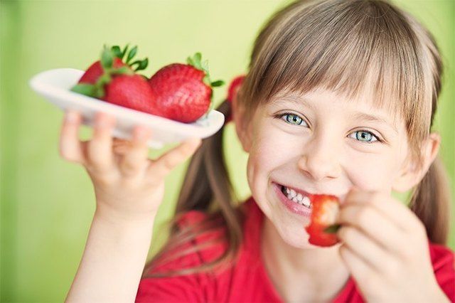 https://image.sistacafe.com/images/uploads/content_image/image/263789/1481527456-how-healthy-are-strawberries.jpg