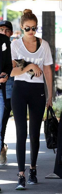 สปอร์ตบรา ต้องใส่เสื้อในไหม Gigi Hadid