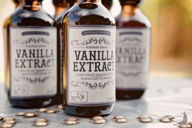1481695437 diy vanilla extract dsc 0388
