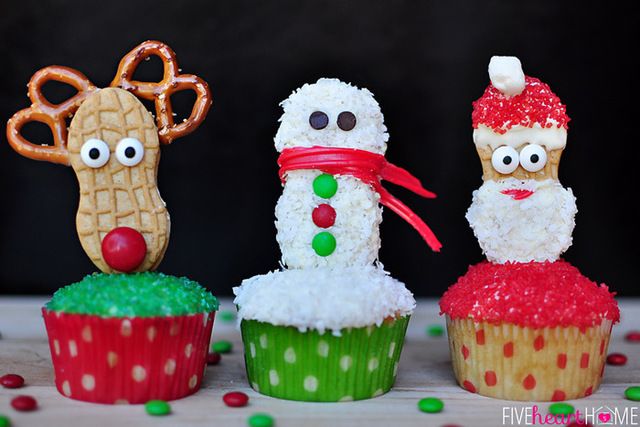 https://image.sistacafe.com/images/uploads/content_image/image/265555/1481780721-1440703860-christmas-cupcake-toppers-using-nutter-butters-by-five-heart-home-700pxhoriz.jpg