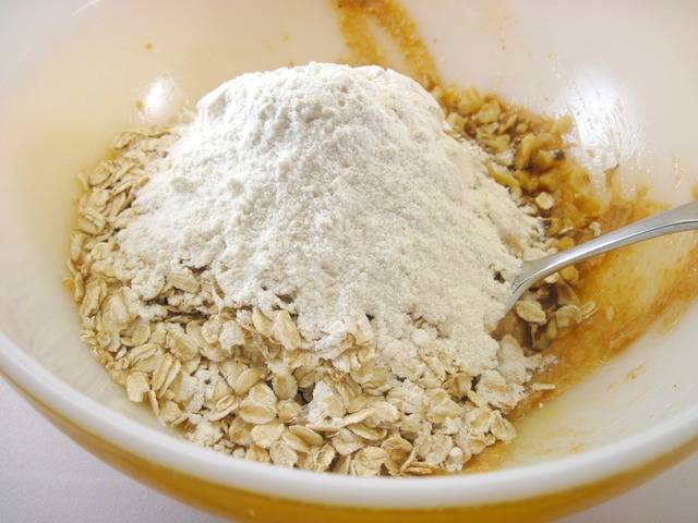 https://image.sistacafe.com/images/uploads/content_image/image/26581/1439487364-oats-and-flour-2.jpg