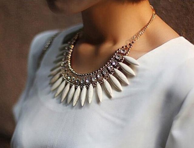 https://image.sistacafe.com/images/uploads/content_image/image/267212/1482037297-Fashion-Women-Crystal-Pendant-Chain-Choker-Chunky-Statement-Bib-Necklace-BOHO.jpg