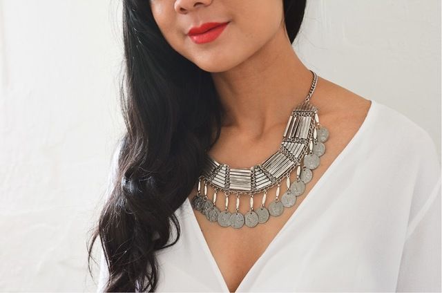 https://image.sistacafe.com/images/uploads/content_image/image/267213/1482037333-DIY_CoinStatementNecklace_3.jpg