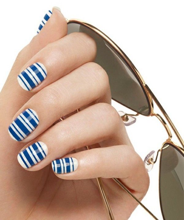 https://image.sistacafe.com/images/uploads/content_image/image/267597/1482076651-nail-art-theme-sea-blue-white-stripes-pattern.jpg